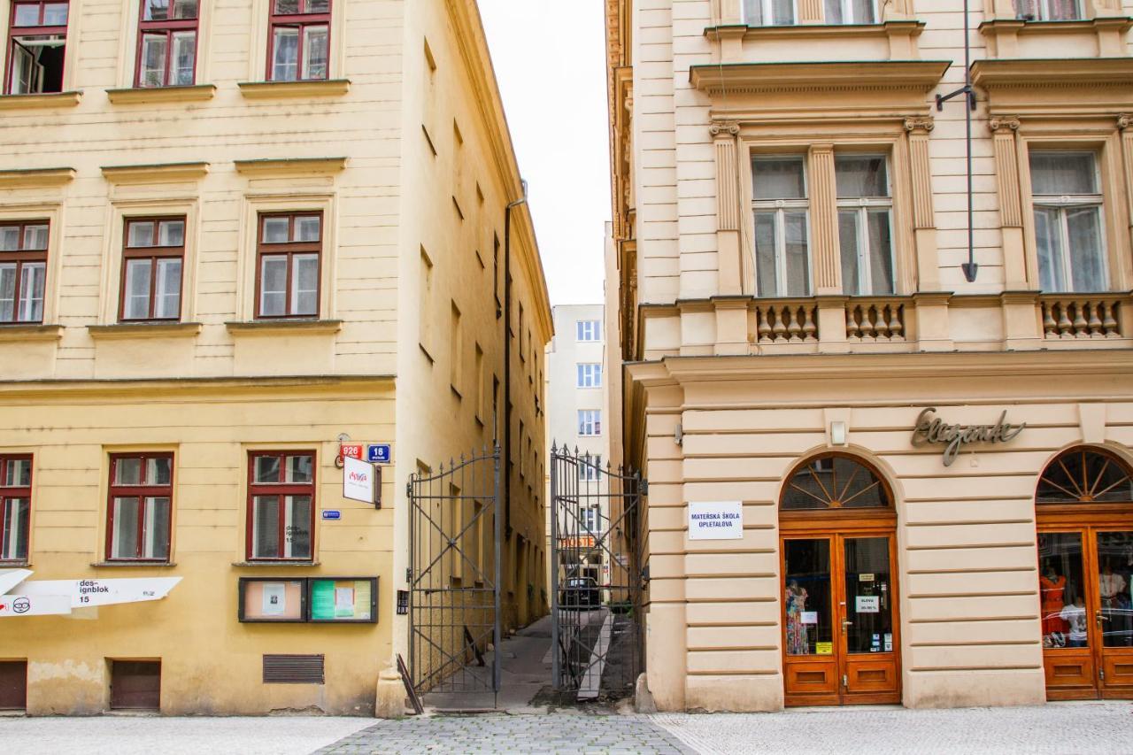 Hostel Mandarinka Prag Exterior foto